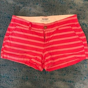 Old Navy Shorts Red and pink Atrioed